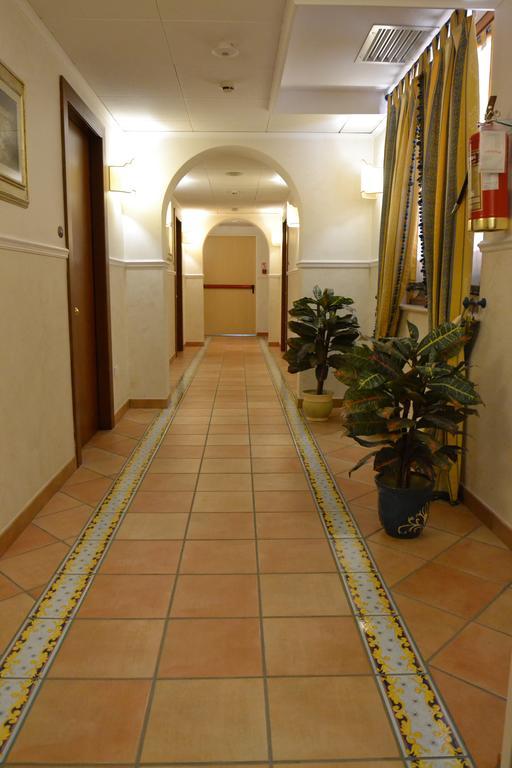 Villa Luigi Hotel & Restaurant Nuova Gestione Villa Rosa Di Martinsicuro Eksteriør billede