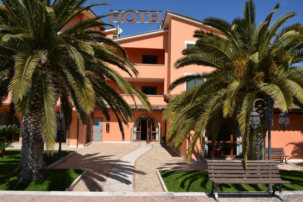 Villa Luigi Hotel & Restaurant Nuova Gestione Villa Rosa Di Martinsicuro Eksteriør billede