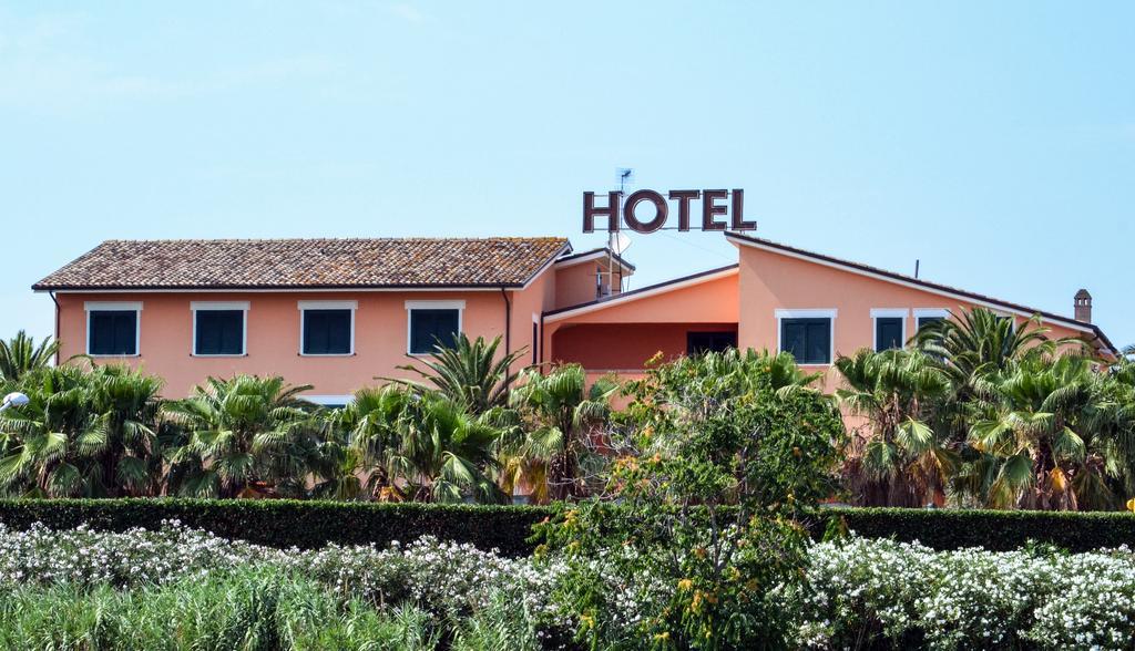 Villa Luigi Hotel & Restaurant Nuova Gestione Villa Rosa Di Martinsicuro Eksteriør billede