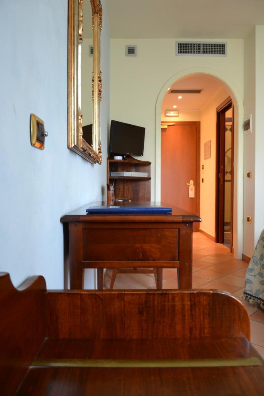 Villa Luigi Hotel & Restaurant Nuova Gestione Villa Rosa Di Martinsicuro Eksteriør billede