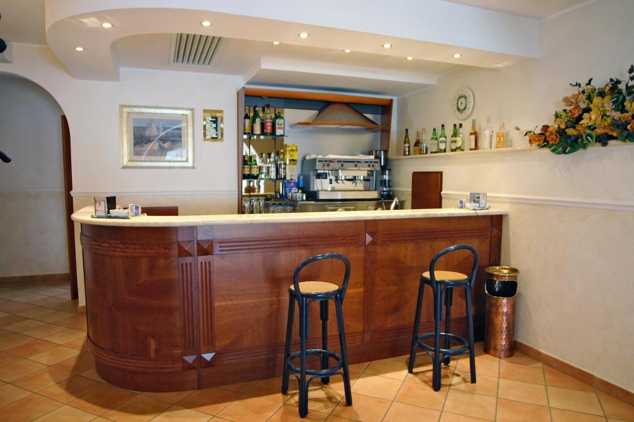 Villa Luigi Hotel & Restaurant Nuova Gestione Villa Rosa Di Martinsicuro Eksteriør billede